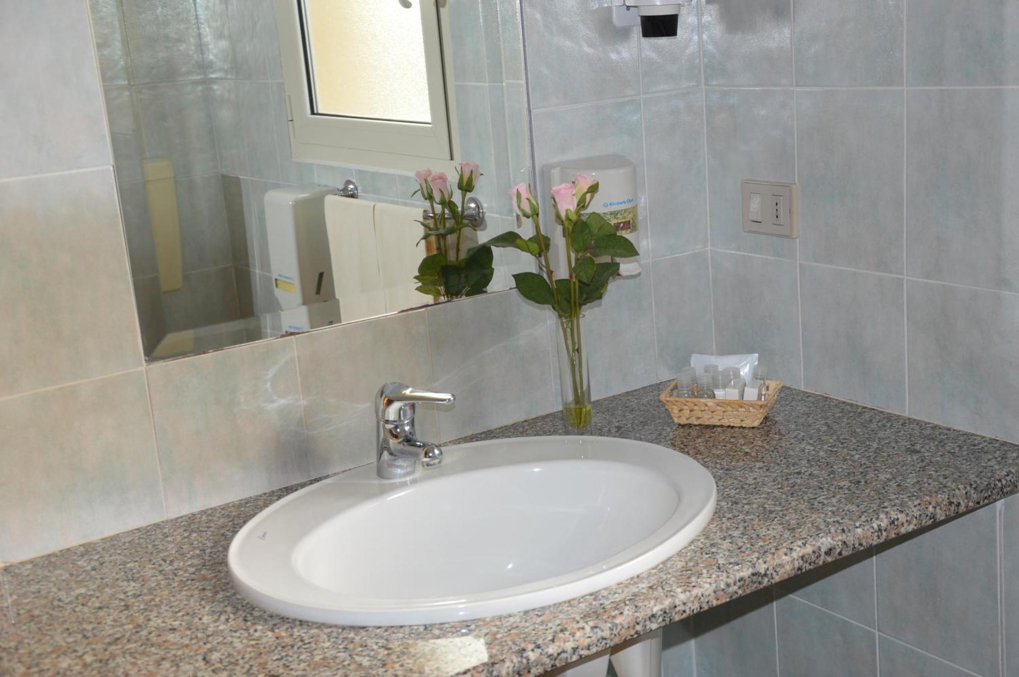 Hotel La Palma San Teodoro  Phòng bức ảnh