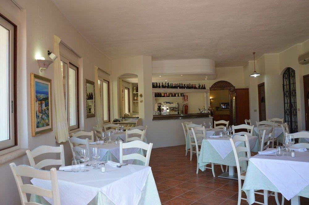 Hotel La Palma San Teodoro  Ngoại thất bức ảnh