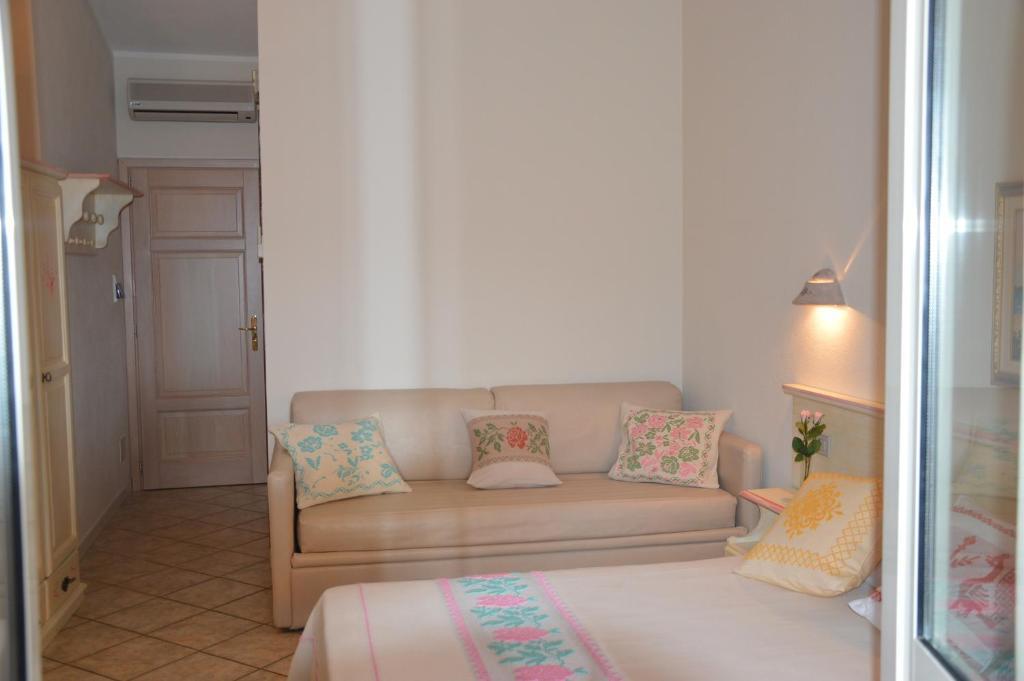 Hotel La Palma San Teodoro  Ngoại thất bức ảnh